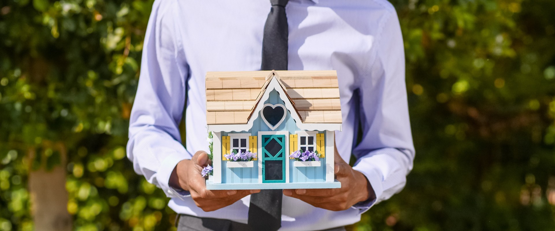 Should You Refinance With the Same Bank?