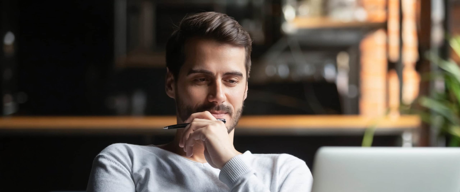 The Pros and Cons of Being an Insurance Agent